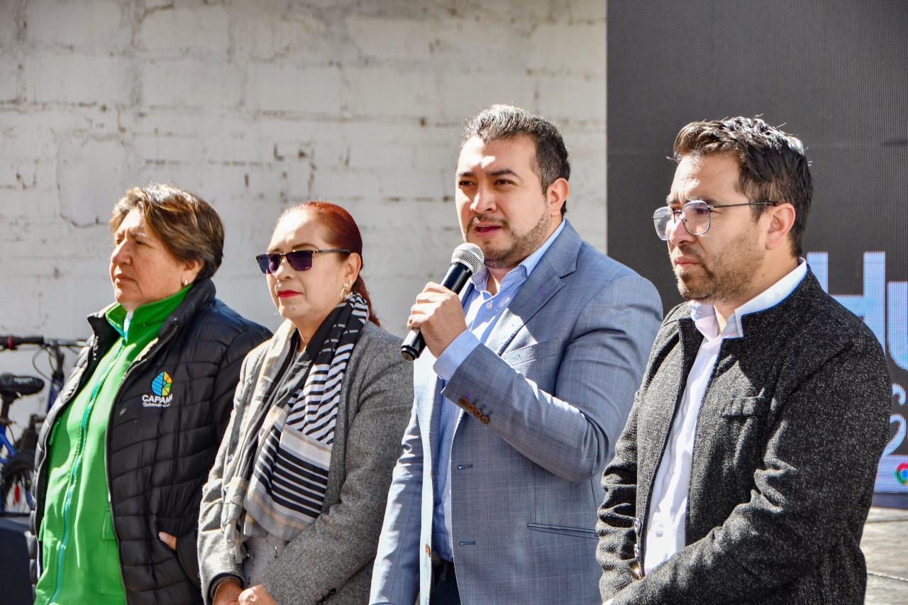 Entrega la Comisión de Agua de Huamantla tinacos a usuarios que realizaron el pago anticipado de su servicio